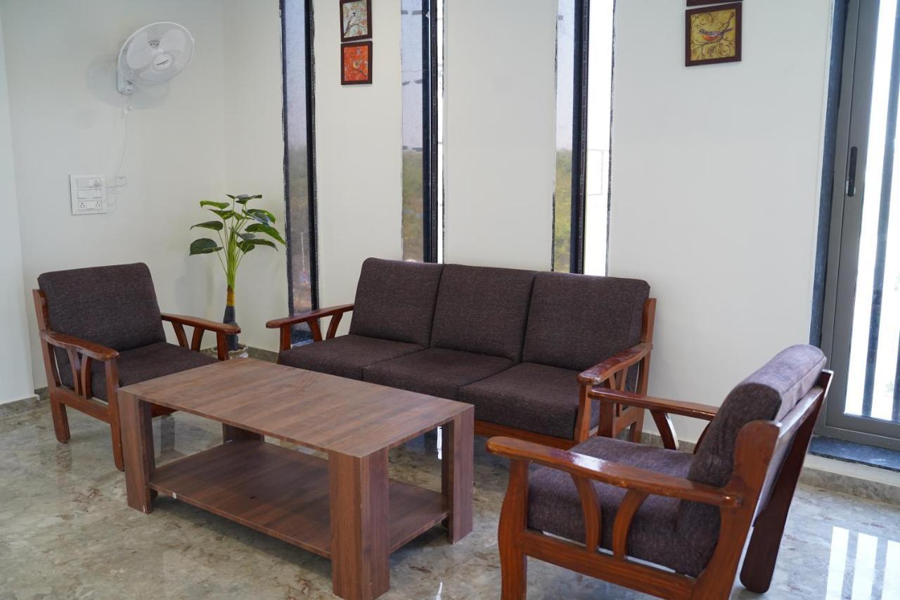 Leela Bizotel Junagadh Exterior foto