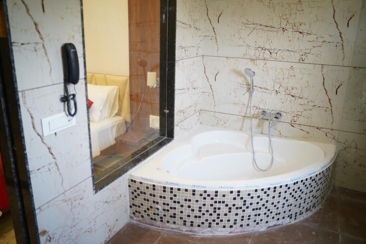 Leela Bizotel Junagadh Exterior foto