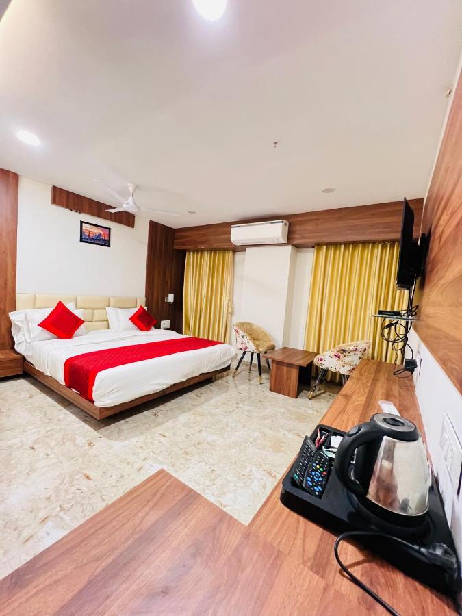 Leela Bizotel Junagadh Exterior foto