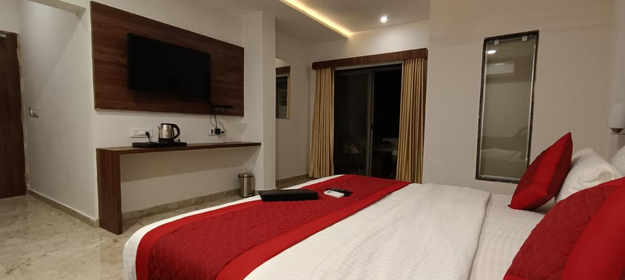 Leela Bizotel Junagadh Exterior foto