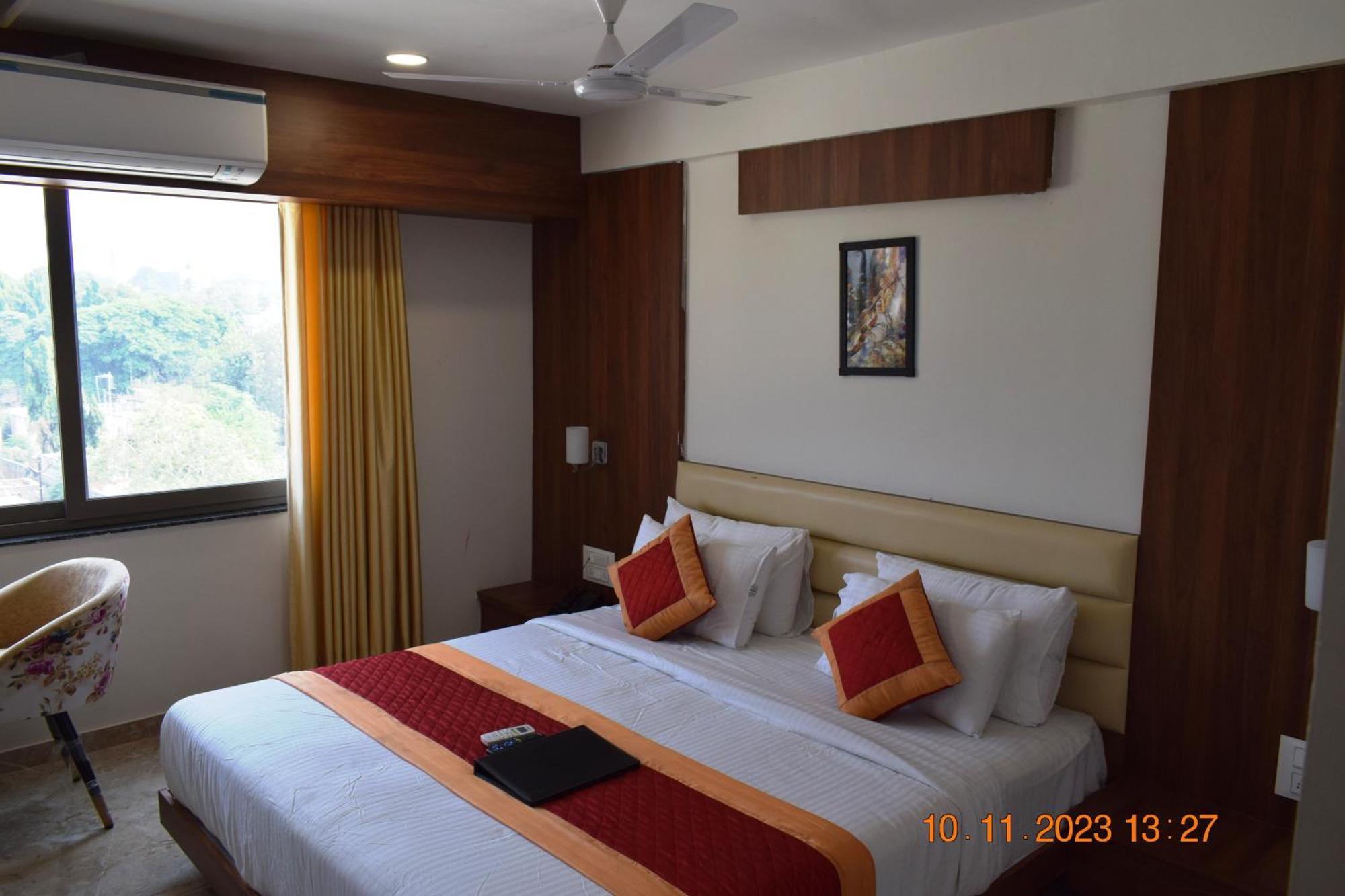 Leela Bizotel Junagadh Exterior foto
