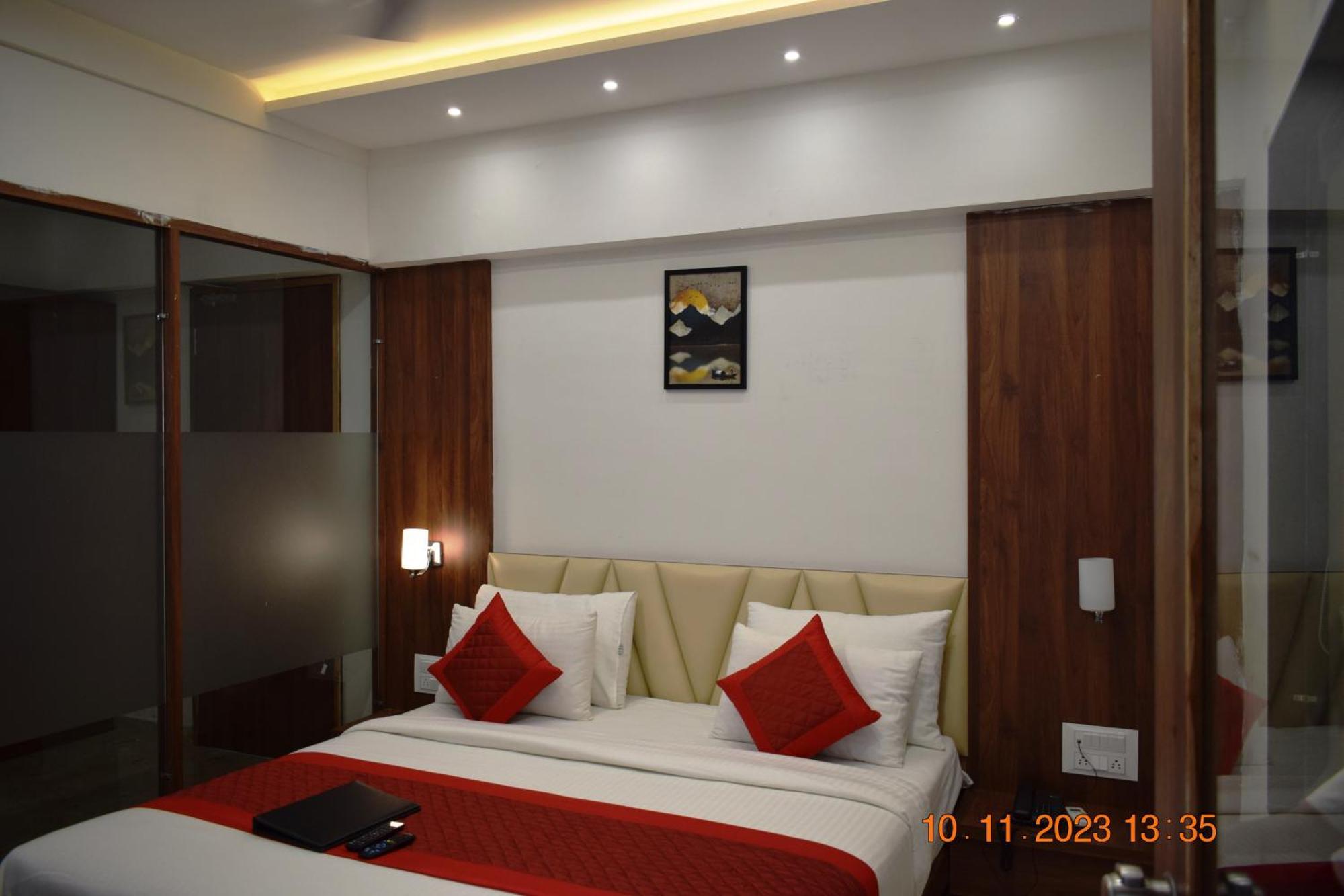 Leela Bizotel Junagadh Exterior foto