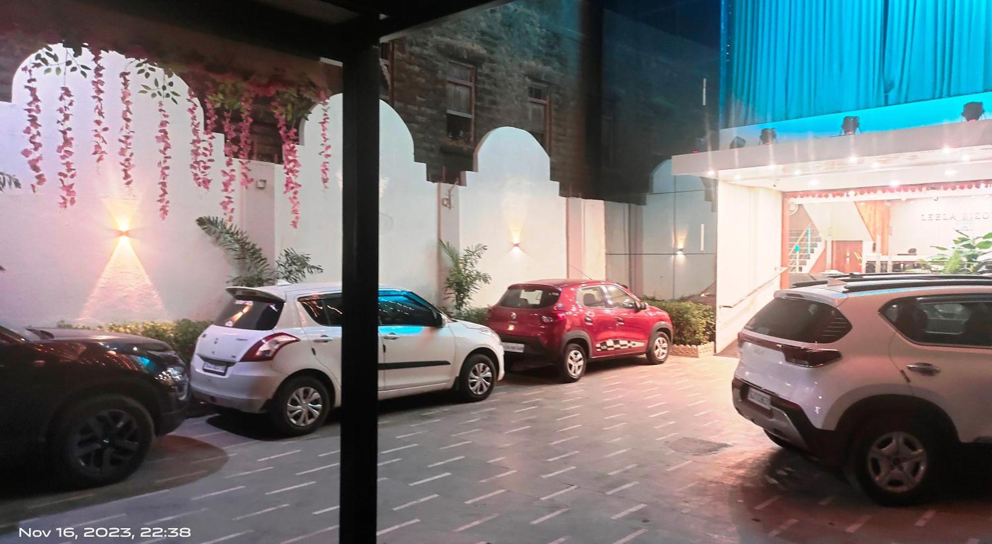 Leela Bizotel Junagadh Exterior foto
